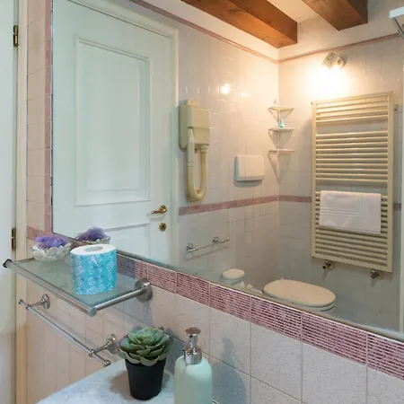 Rialto Elegant Hideaway Near St Mark's Square *