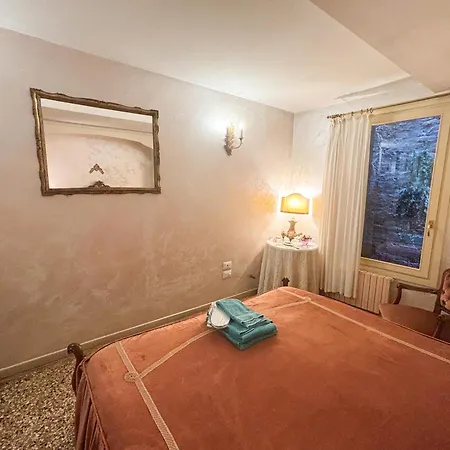 Rialto Elegant Hideaway Near St Mark's Square * Venetië