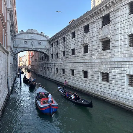 Rialto Elegant Hideaway Near St Mark's Square ונציה