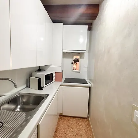Rialto Elegant Hideaway Near St Mark's Square *