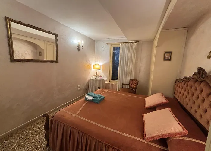 Apartment Rialto Elegant Hideaway Near St Mark's Square *