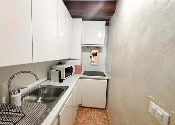 Rialto Elegant Hideaway Near St Mark's Square *