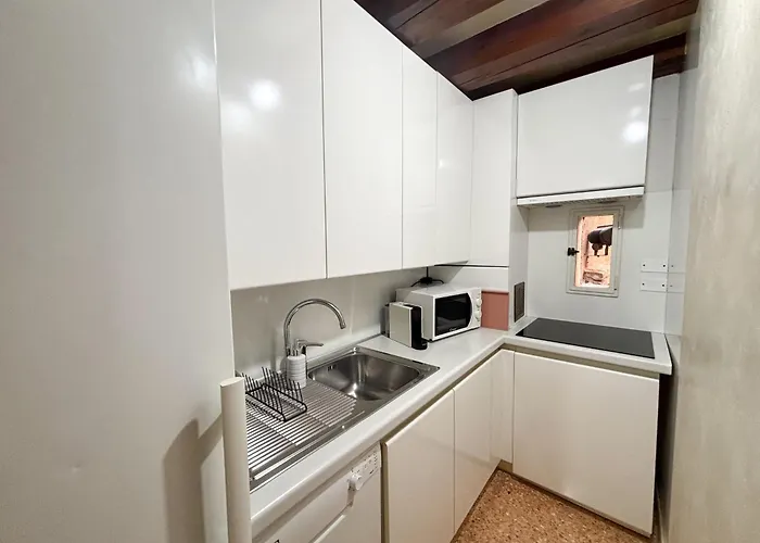 Rialto Elegant Hideaway Near St Mark's Square Apartment *