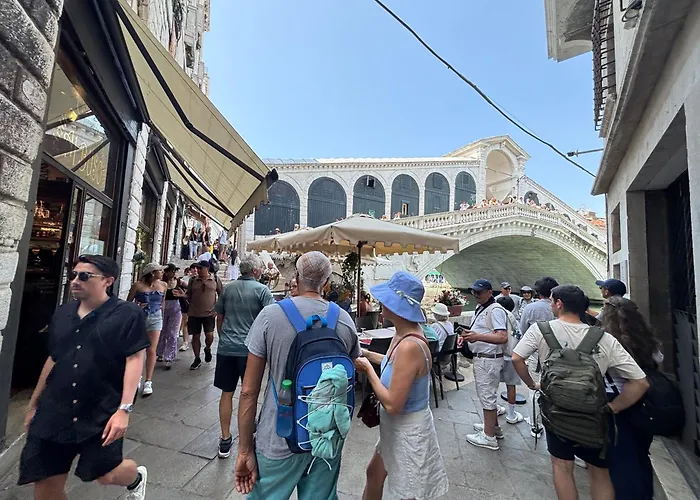 Rialto Elegant Hideaway Near St Mark's Square Apartment