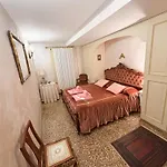 Rialto Elegant Hideaway Near St Mark's Square Appartement