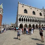 Appartement Rialto Elegant Hideaway Near St Mark's Square