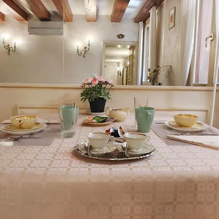Rialto Elegant Hideaway Near St Mark's Square