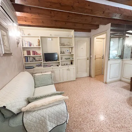 Appartement Rialto Elegant Hideaway Near St Mark's Square *